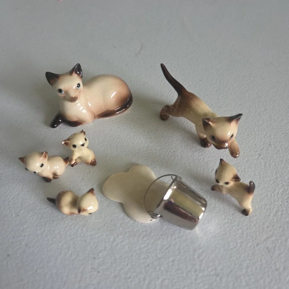 Vintage Hagen Renaker 4 Miniature Siamese Kittens Drinking Milk Mom Dad Family